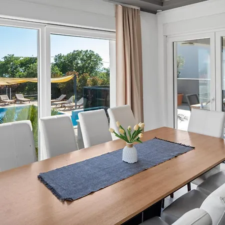 Seaview Stanka With Pool And Attached Jacuzzi *