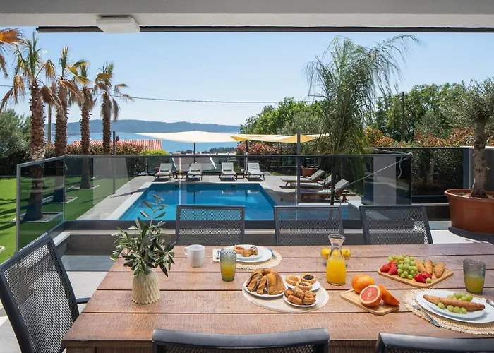 Seaview Stanka With Pool And Attached Jacuzzi