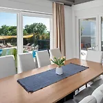 Seaview Stanka With Pool And Attached Jacuzzi *
