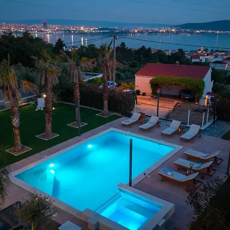 Seaview Stanka With Pool And Attached Jacuzzi Kastela