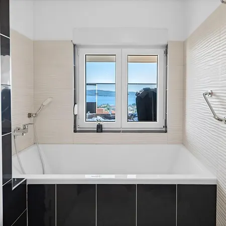 Seaview Stanka With Pool And Attached Jacuzzi * Kastela