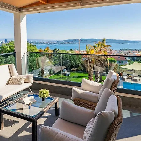 Seaview Stanka With Pool And Attached Jacuzzi Kastela